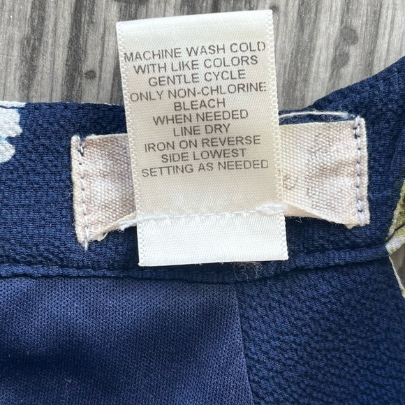 Altar'd State Floral Scallop Edge Neckline Halter Romper Navy Blue Size Large - Picture 7 of 8